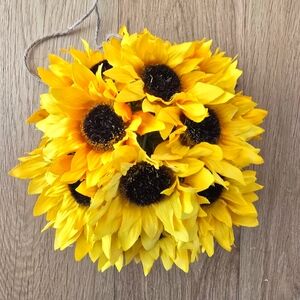 Artificial sunflower balls (8 included)